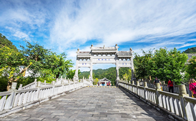 “五一”假期，測溫門助力各大景區(qū)疫情防控